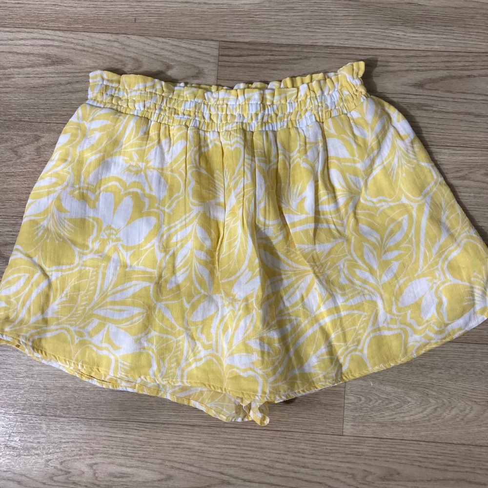 Old Navy Floral Gauze Shorts Womens Small Yellow NWT Smocked Tropical High Rise